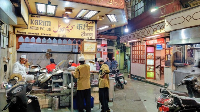 Best Places to Eat in Old Delhi that You Must Visit If You are a Foodie