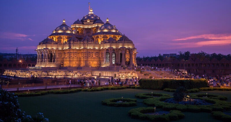 Most Famous Temples to Visit in Delhi That Everyone Should Visit for Divine Spiritual Experience
