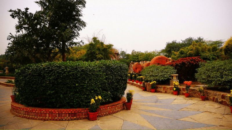 famous romantic garden in delhi for couples