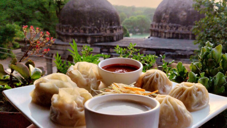 Best Places to visit in Delhi for Food to Eat various Types of Tasty