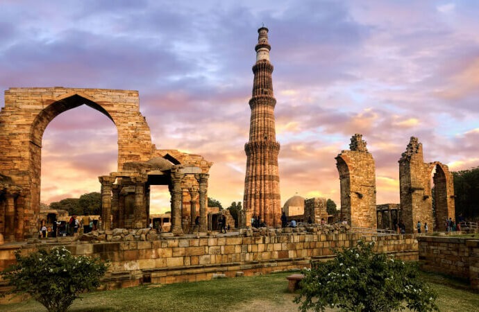 Explore the Iconic Historical Monuments to Visit in Delhi