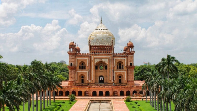Safdarjung Tomb - Best Historical Monument in Delhi for Hangout