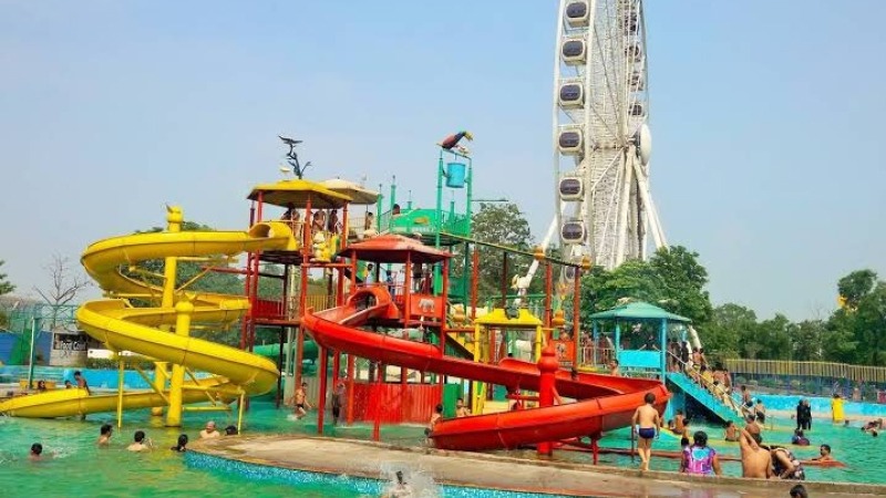 Touch the Sky at Delhi Eye Theme Park - Romantic Spot or Fun Place in Delhi for Youngsters