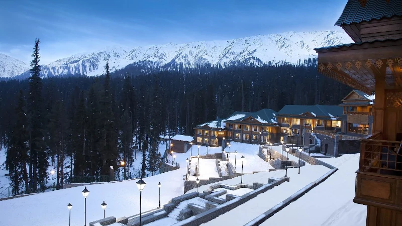 how to travel from Delhi to Gulmarg