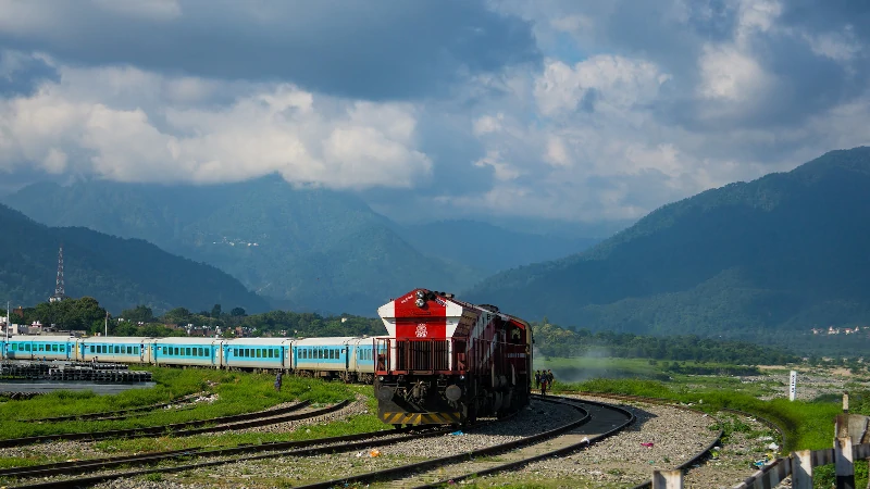 How to Travel from Delhi to Bhimtal by Train